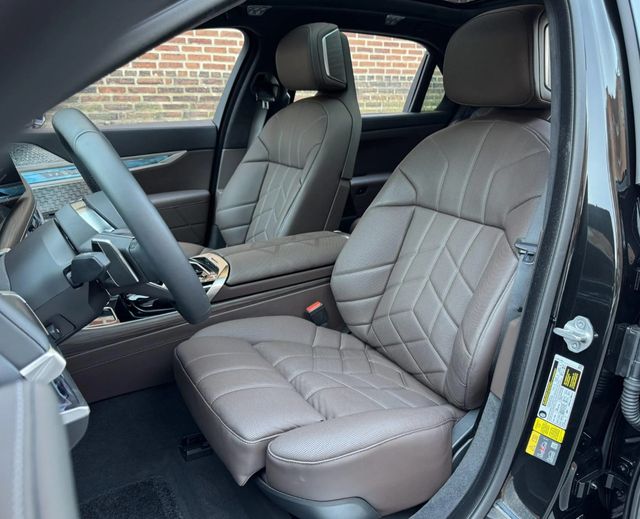 2023 BMW i7 xDrive60 - 22938496 - 35