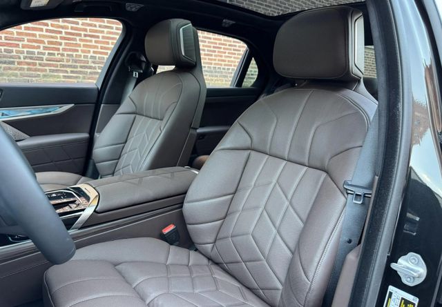 2023 BMW i7 xDrive60 - 22938496 - 36