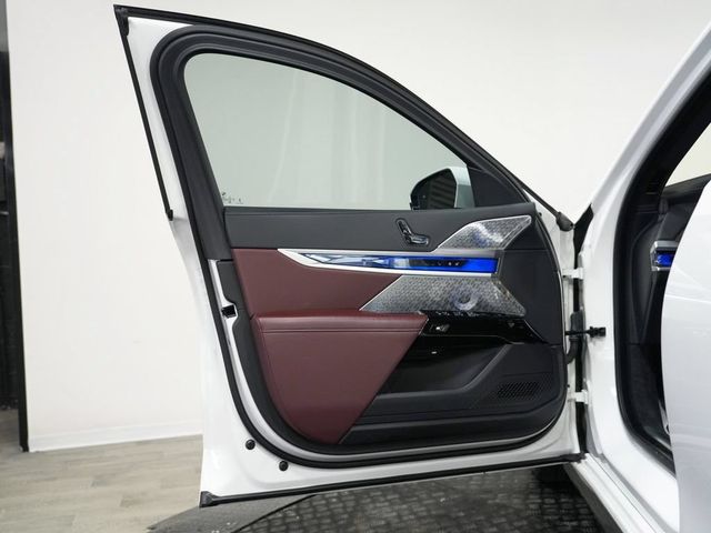 2023 BMW i7 xDrive60 - 23077479 - 9