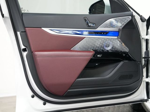 2023 BMW i7 xDrive60 - 23077479 - 10