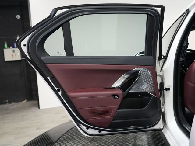 2023 BMW i7 xDrive60 - 23077479 - 12