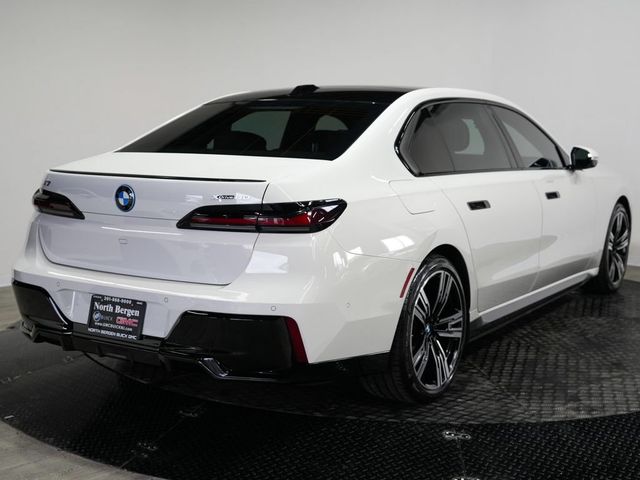 2023 BMW i7 xDrive60 - 23077479 - 7