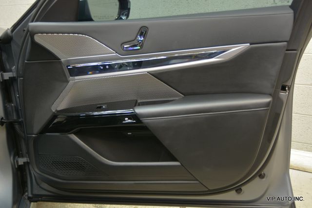 2023 BMW i7 xDrive60 - 23076093 - 9