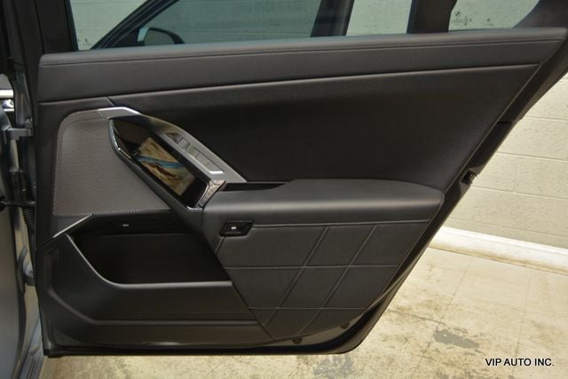 2023 BMW i7 xDrive60 - 23076093 - 11