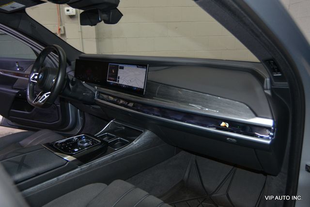 2023 BMW i7 xDrive60 - 23076093 - 13