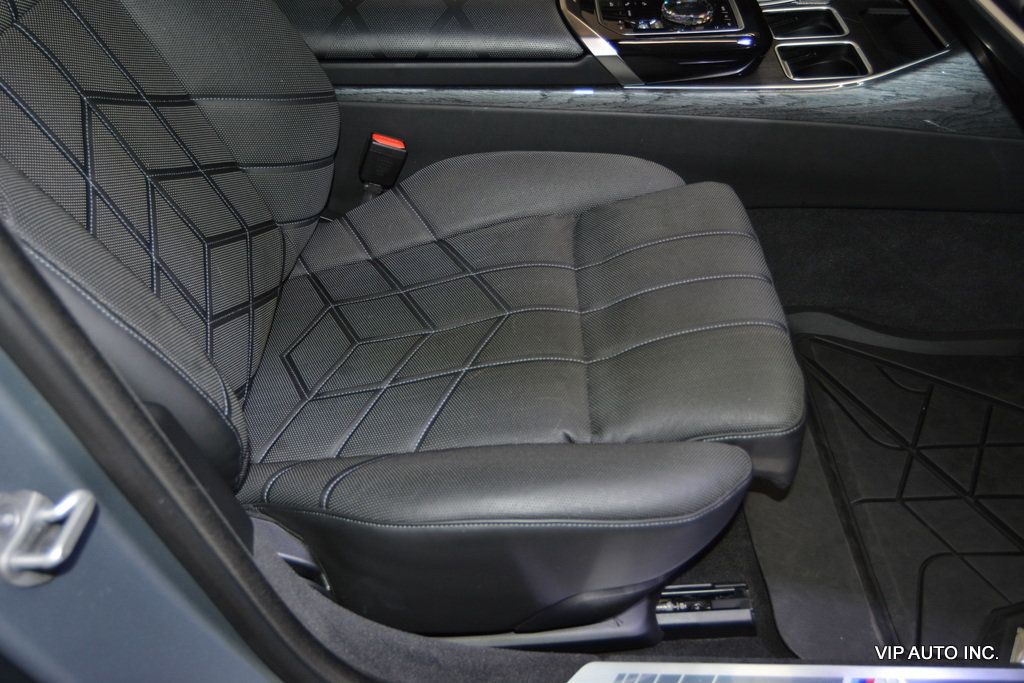 2023 BMW i7 xDrive60 - 23076093 - 19