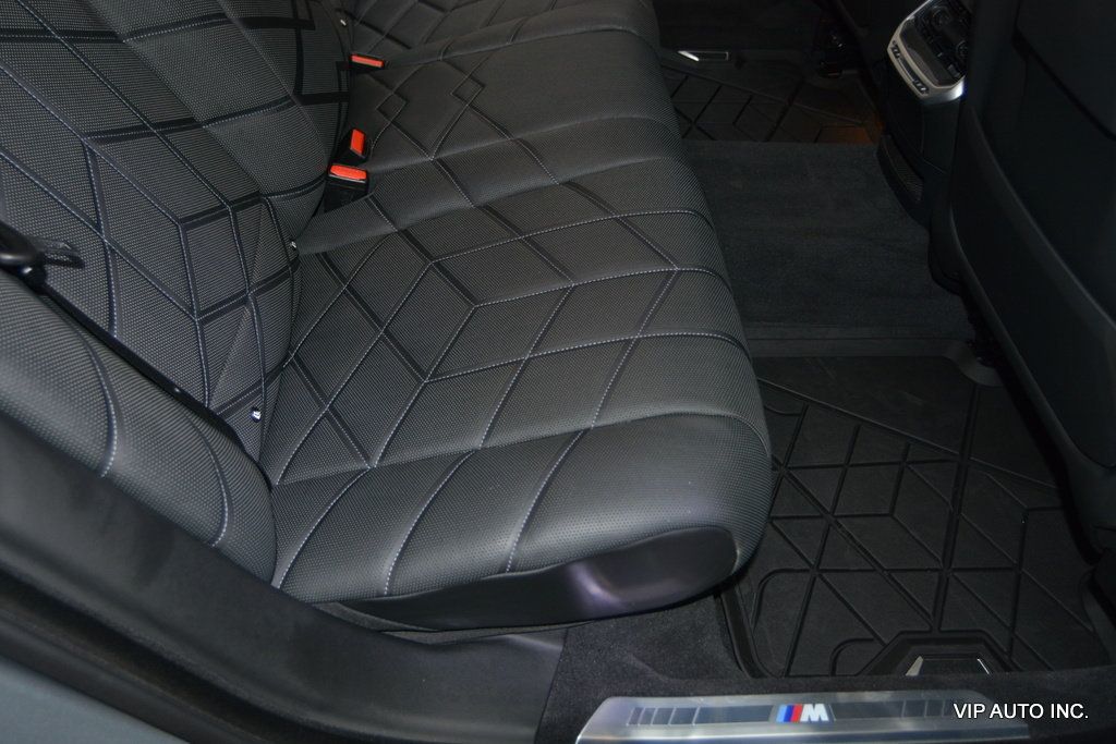 2023 BMW i7 xDrive60 - 23076093 - 27
