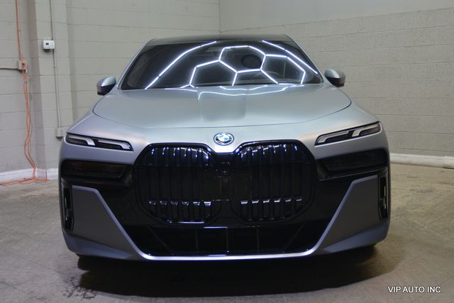 2023 BMW i7 xDrive60 - 23076093 - 7