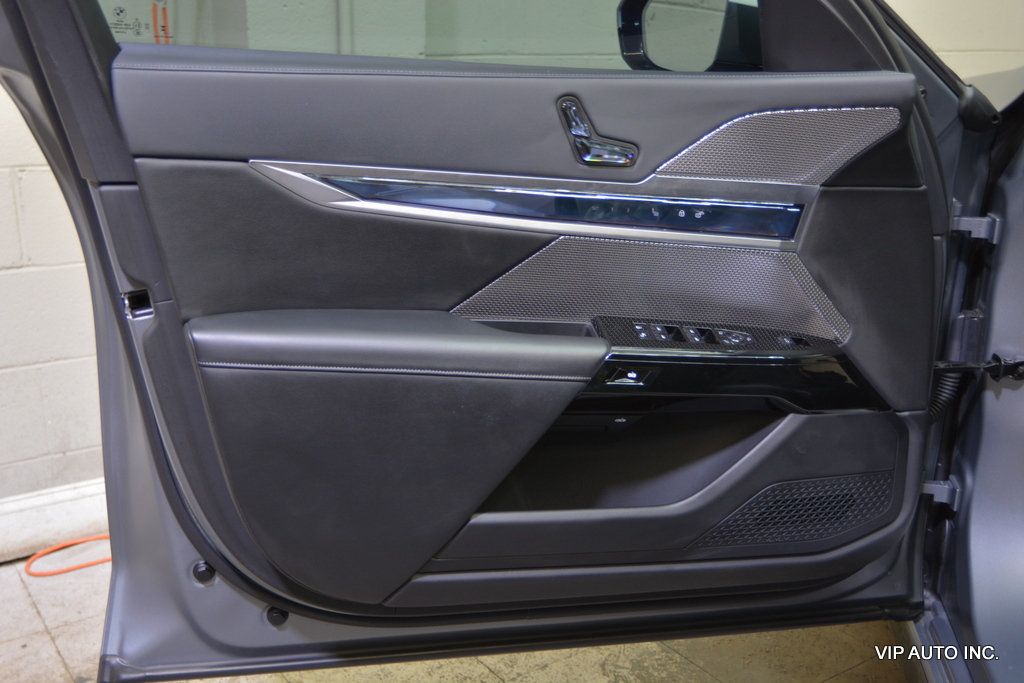 2023 BMW i7 xDrive60 - 23076093 - 8