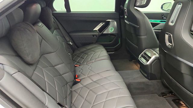 2023 BMW i7 xDrive60 - 23041948 - 19
