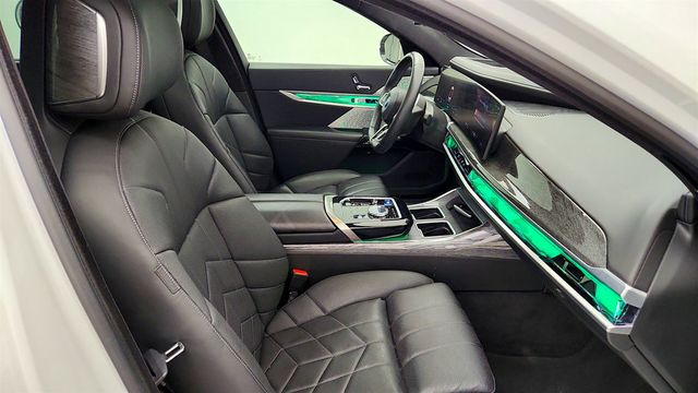 2023 BMW i7 xDrive60 - 23041948 - 21