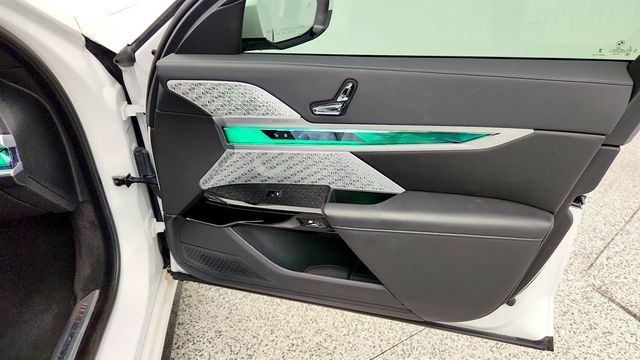 2023 BMW i7 xDrive60 - 23041948 - 22
