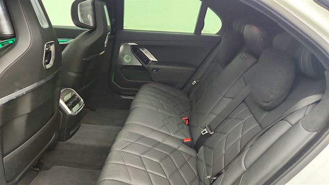 2023 BMW i7 xDrive60 w/ Bowers & Wilkins Audio & M Sport Pro Pkg - 23041948 - 18