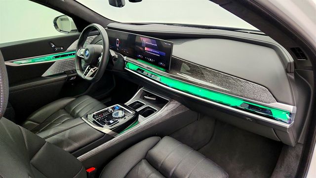 2023 BMW i7 xDrive60 w/ Bowers & Wilkins Audio & M Sport Pro Pkg - 23041948 - 20