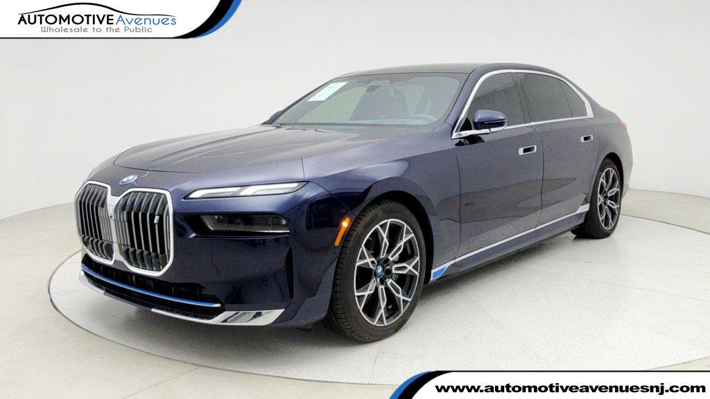 2023 BMW i7 xDrive60 w/ Individual Composition + Bowers & Wilkins Diamond SS - 22949144 | Video 1