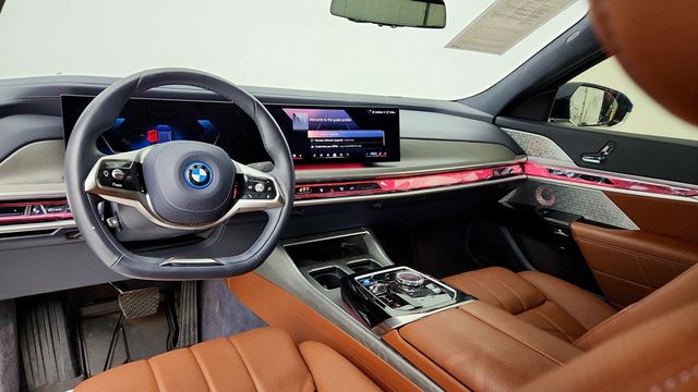 2023 BMW i7 xDrive60 w/ Individual Composition + Bowers & Wilkins Diamond SS - 22949144 - 11