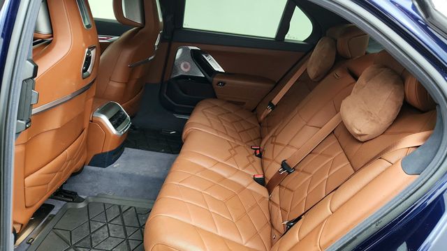 2023 BMW i7 xDrive60 w/ Individual Composition + Bowers & Wilkins Diamond SS - 22949144 - 18