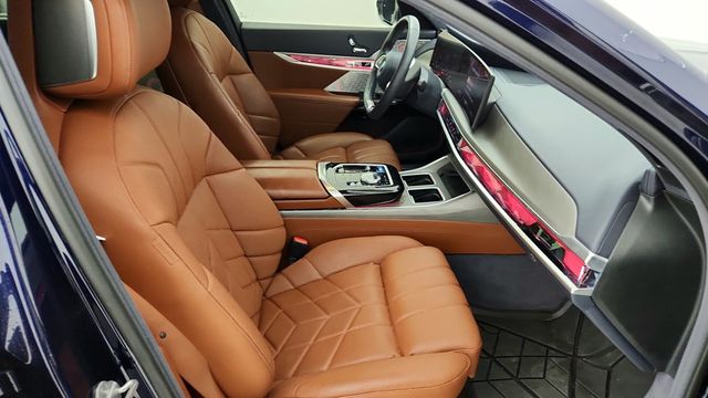 2023 BMW i7 xDrive60 w/ Individual Composition + Bowers & Wilkins Diamond SS - 22949144 - 21