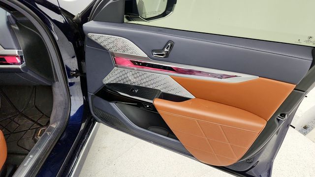 2023 BMW i7 xDrive60 w/ Individual Composition + Bowers & Wilkins Diamond SS - 22949144 - 23