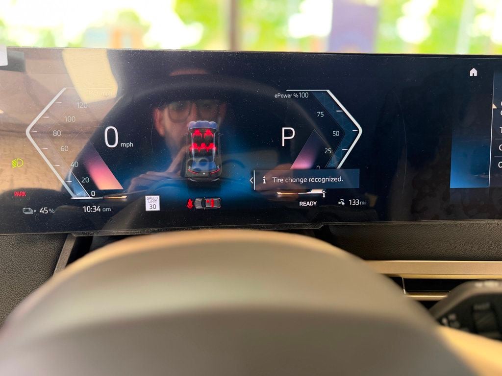 2023 BMW iX  - 23052261 - 29