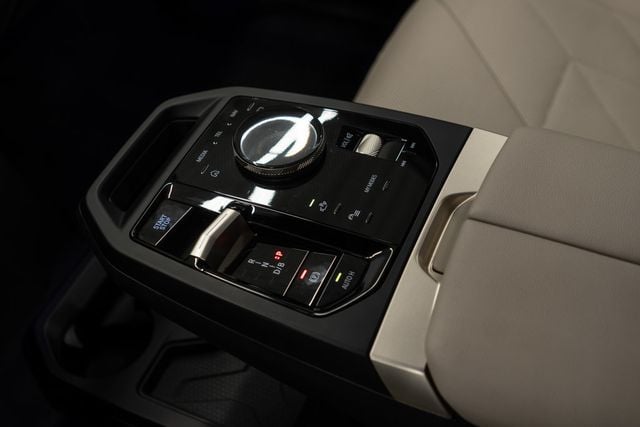 2023 BMW iX  - 23064643 - 26