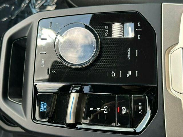 2023 BMW iX  - 23056132 - 21