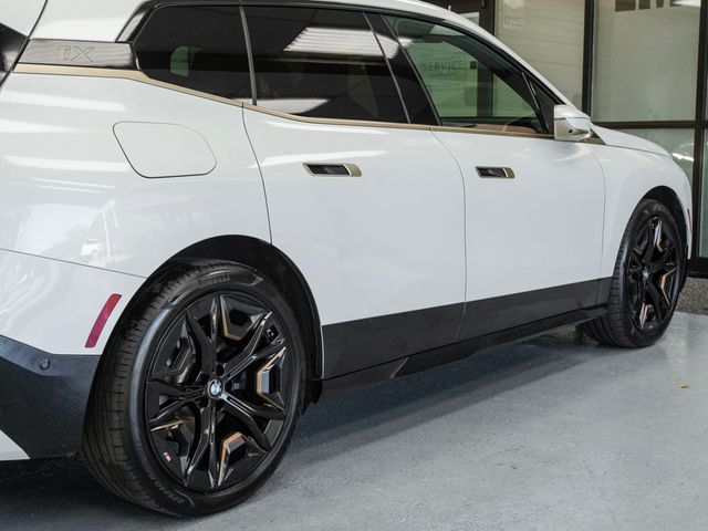 2023 BMW iX M60 AWD - 22917654 - 35