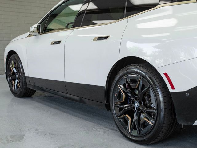 2023 BMW iX M60 AWD - 22917654 - 37