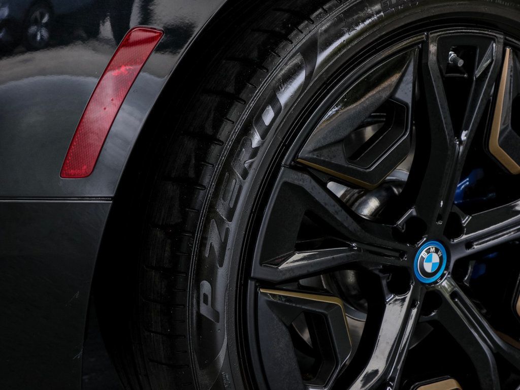 BMW iX photo 12