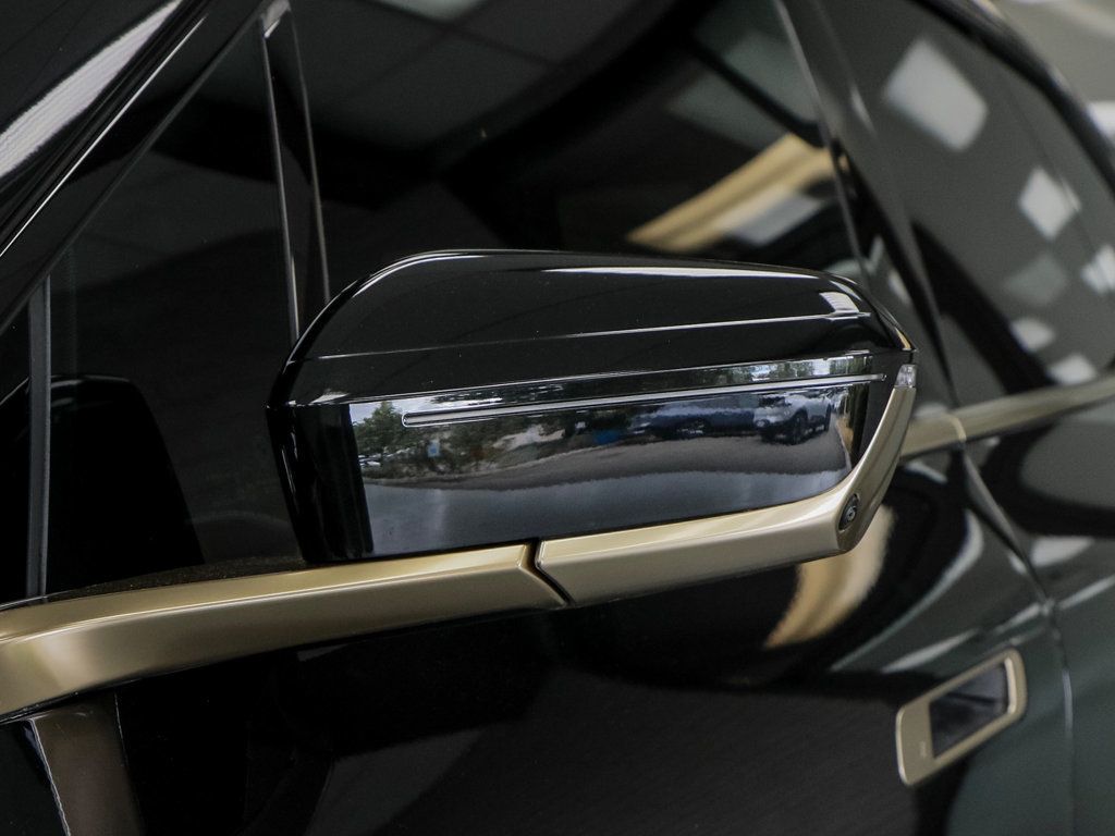 BMW iX photo 14