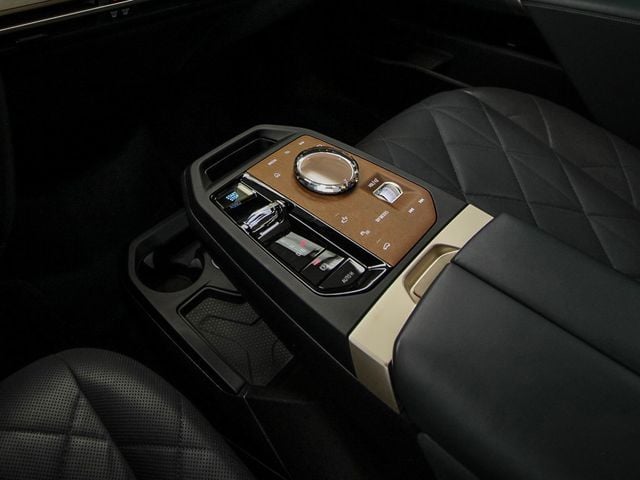 2023 BMW iX M60 AWD - 23041360 - 19