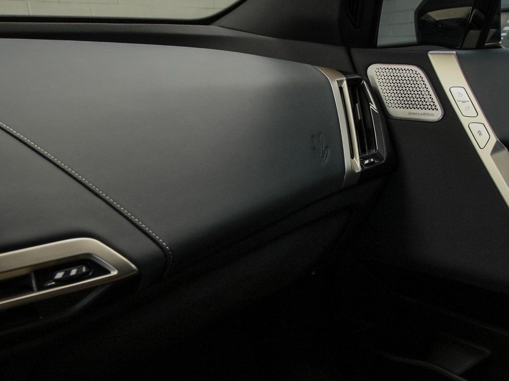 BMW iX photo 21
