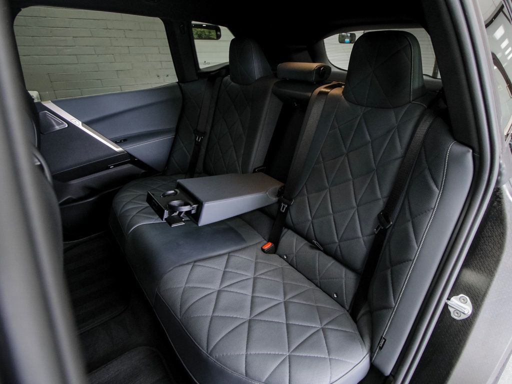 BMW iX photo 24