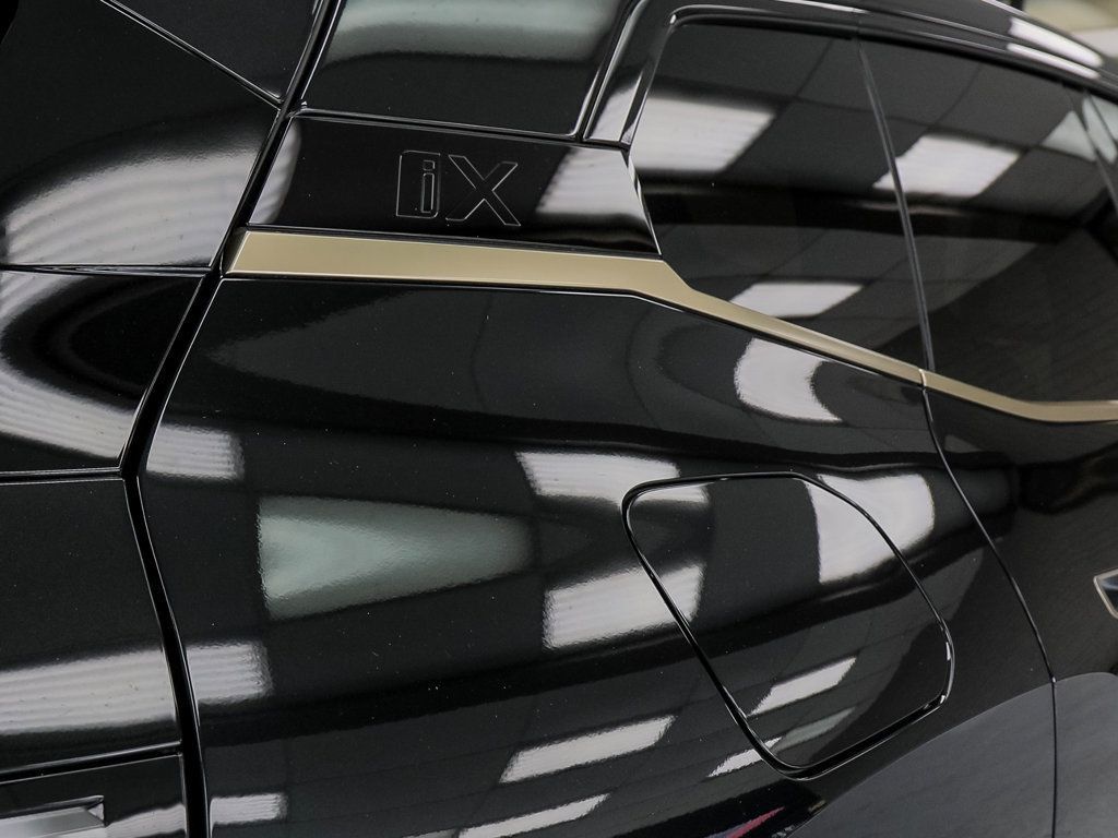 BMW iX photo 8
