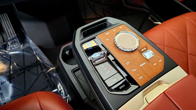 2023 BMW iX M60 AWD w/ Executive Package - 23081736 - 14