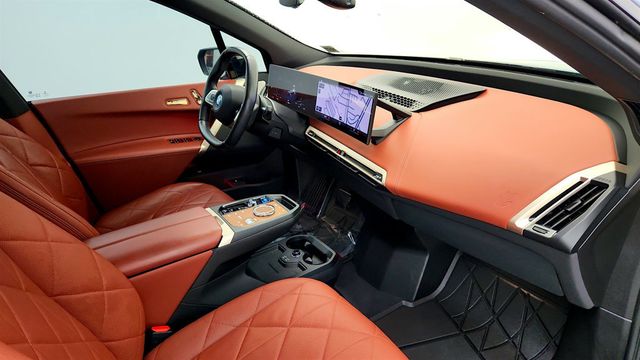 2023 BMW iX M60 AWD w/ Executive Package - 23081736 - 22