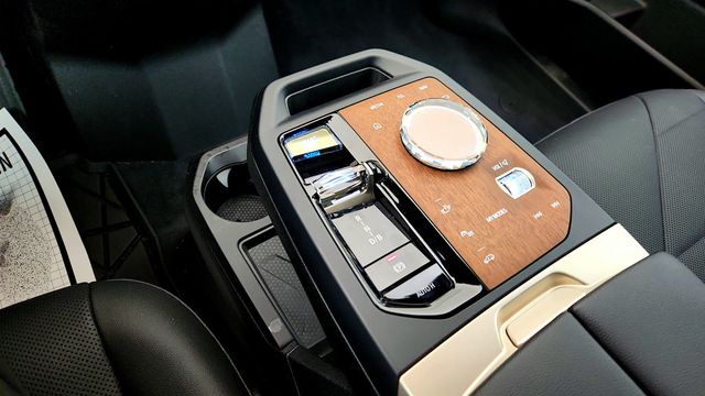 2023 BMW iX M60 SAV with Executive Package and 22'' Wheels - 22963423 - 15