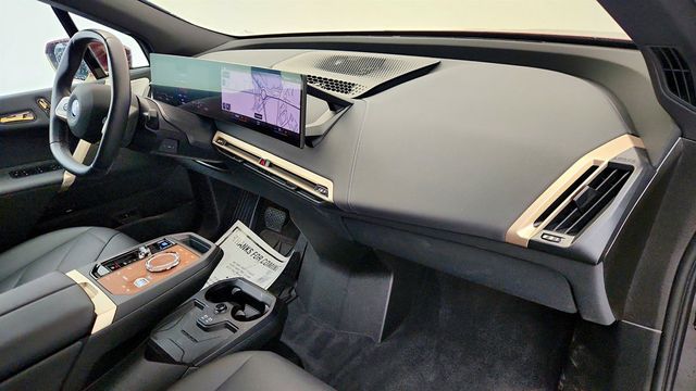 2023 BMW iX M60 SAV with Executive Package and 22'' Wheels - 22963423 - 23