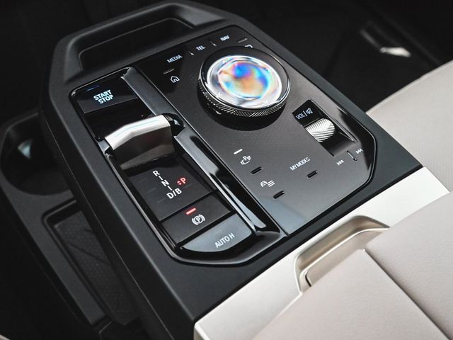 2023 BMW iX xDrive50 - 22985978 - 27