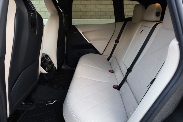 2023 BMW iX xDrive50 - 23018924 - 19