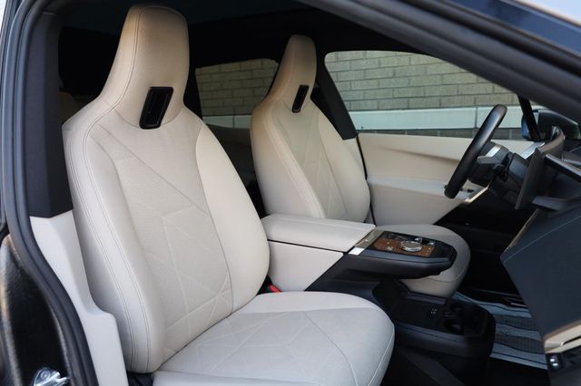 2023 BMW iX xDrive50 - 23018924 - 26