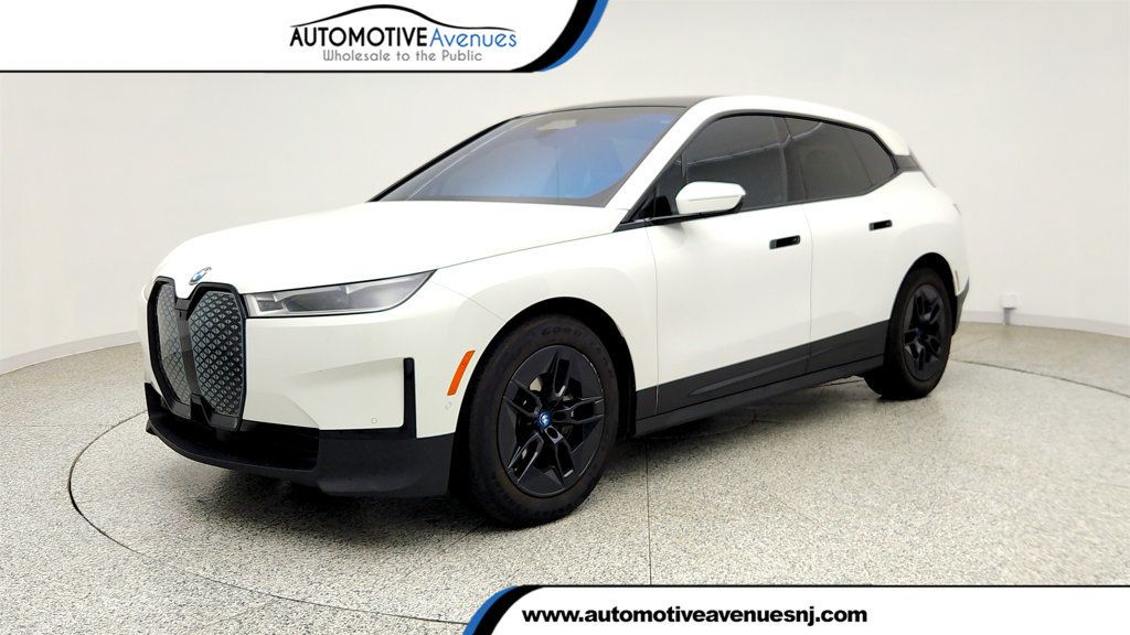 2023 BMW iX xDrive50 SAV w/ Premium Pkg & Driving Assist Pro Pkg - 23037043 | Video 1