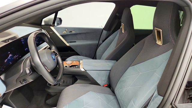 2023 BMW iX xDrive50 SAV w/ Premium Pkg & Driving Assist Pro Pkg - 23037043 - 19