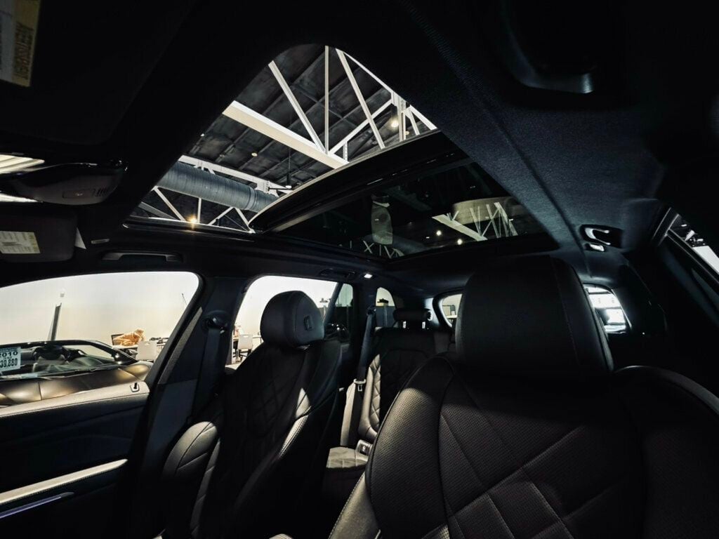 2023 BMW X5 MSRP$70,920/PanoRoof/PremiumPkg/HeatedSeats/22inWheels - 23057341 - 17