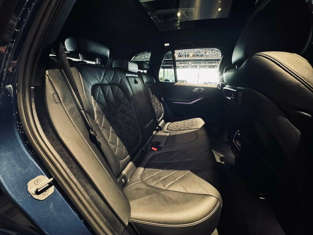 2023 BMW X5 MSRP$70,920/PanoRoof/PremiumPkg/HeatedSeats/22inWheels - 23057341 - 24