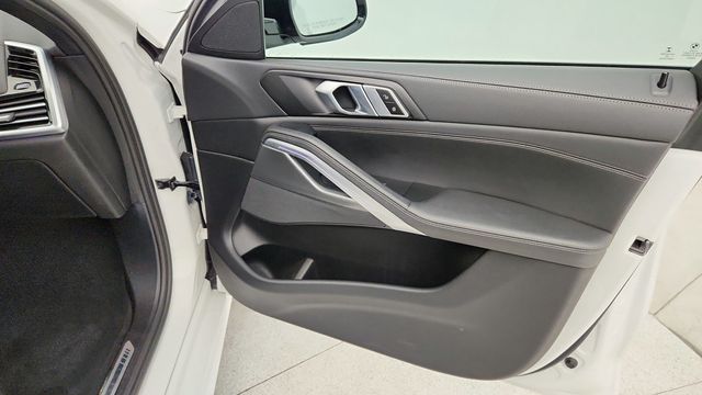 2023 BMW X6 xDrive40i SAC w/ M Sport, Premium & Parking Assistance Packages - 22950765 - 26