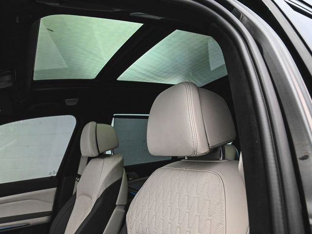 2023 BMW X7 M60i - 23038982 - 37