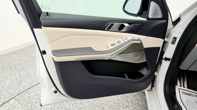 2023 BMW X7 M60i SAV w/ B&W Diamond SS, Full Merino Leather & Executive Pkg - 23035611 - 10