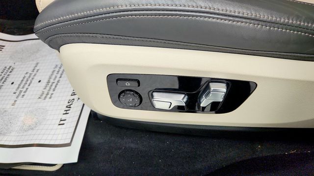 2023 BMW X7 M60i SAV w/ B&W Diamond SS, Full Merino Leather & Executive Pkg - 23035611 - 11
