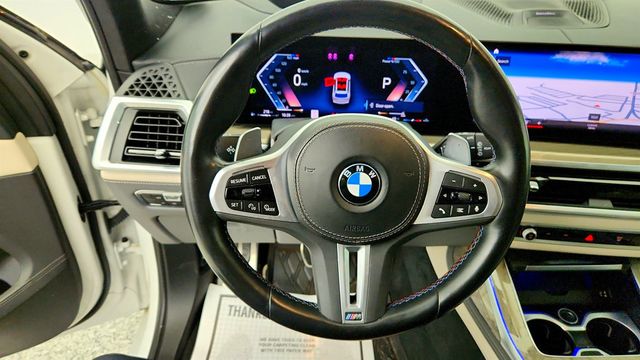 2023 BMW X7 M60i SAV w/ B&W Diamond SS, Full Merino Leather & Executive Pkg - 23035611 - 13